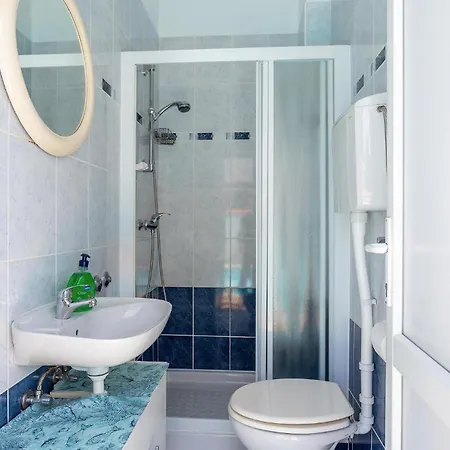 Beautiful In Valbandon With Wifi Holiday home