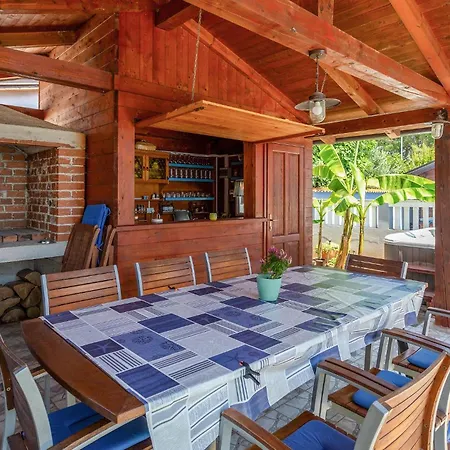 Holiday home Beautiful In Valbandon With Wifi *