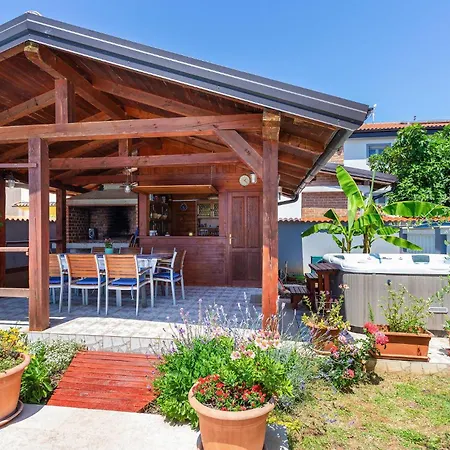 Holiday home Beautiful In Valbandon With Wifi *