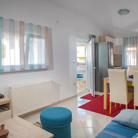 Beautiful In Valbandon With Wifi Holiday home Stinjan