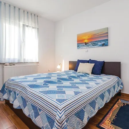Beautiful In Valbandon With Wifi Holiday home