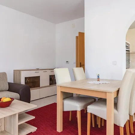 Holiday home Beautiful In Valbandon With Wifi