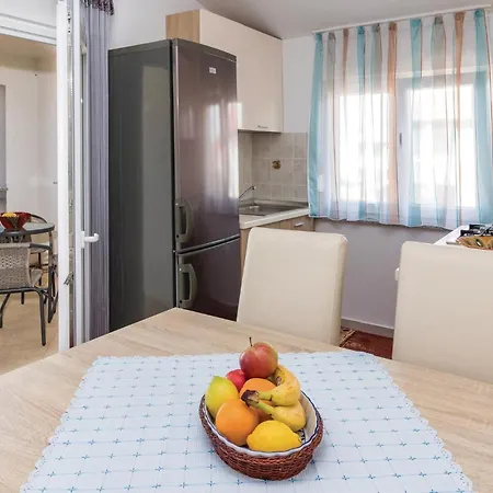 Holiday home Beautiful In Valbandon With Wifi Stinjan