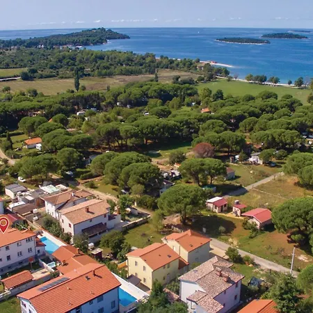 Holiday home Beautiful In Valbandon With Wifi Stinjan